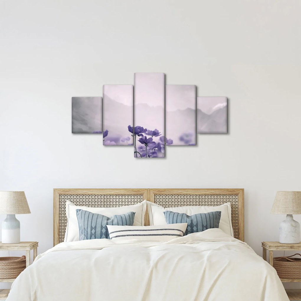 Obraz - Fioletowe kwiaty w górach (125x70 cm)