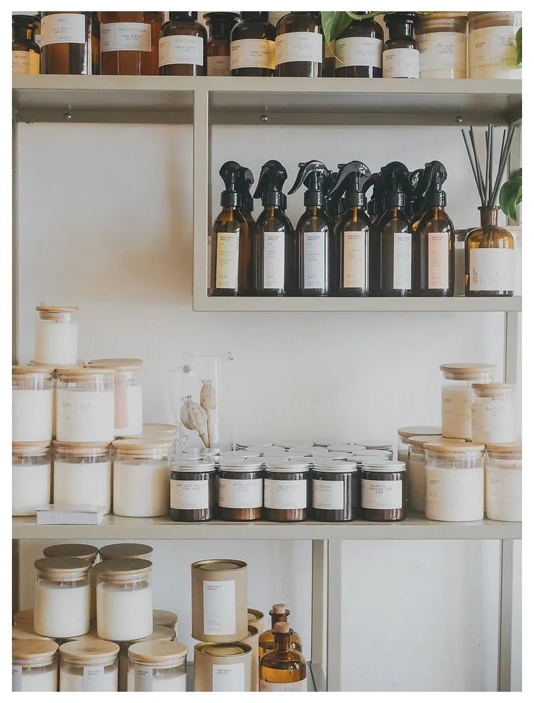 Zapachowa sojowa świeca czas palenia 40 h #83 Cardamom, Rose, Oud, Tonka – Perfumed Prague