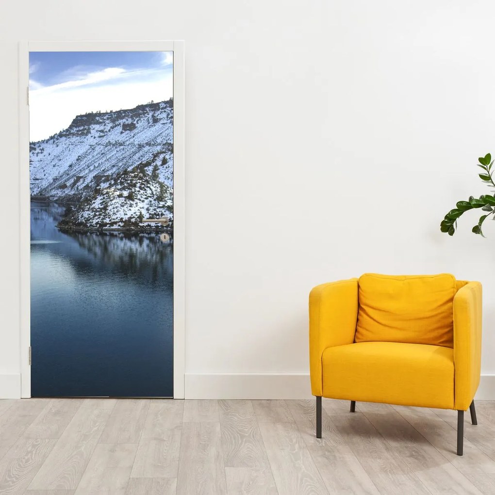 Fototapeta na drzwi - Zimowy krajobraz z jeziorem (95x205cm)