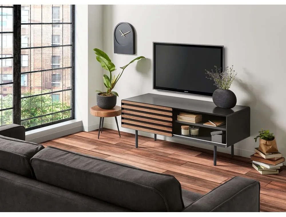 Czarna szafka pod TV w dekorze orzecha 120x48,5x45 cm Kesia – Kave Home