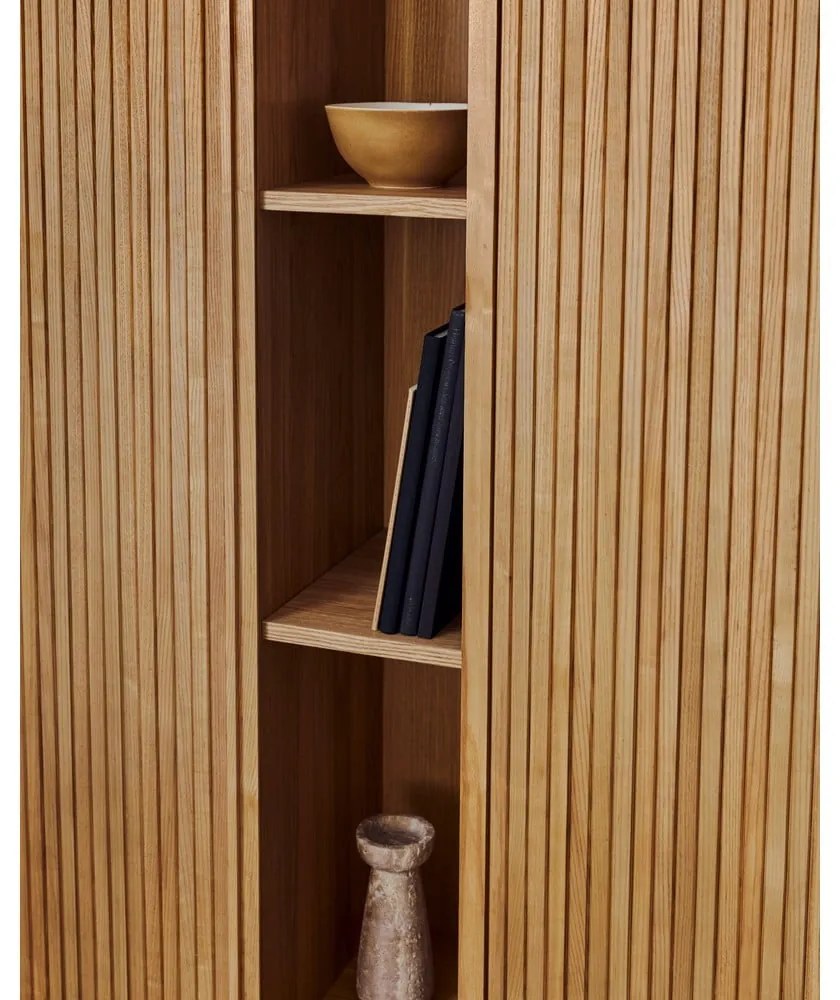 Szafka w dekorze jesionu z drzwiami przesuwnymi w naturalnym kolorze 110x160x40 cm Mailen – Kave Home