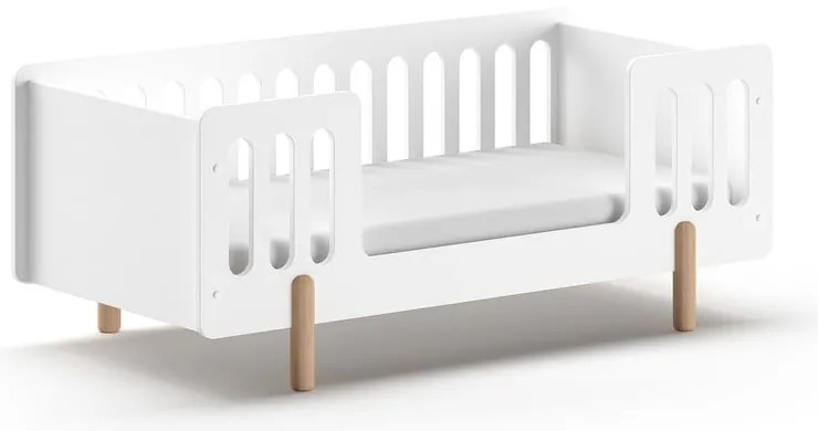 Białe łóżeczko z litego drewna sosnowego 70x140 cm SMILE – Vipack