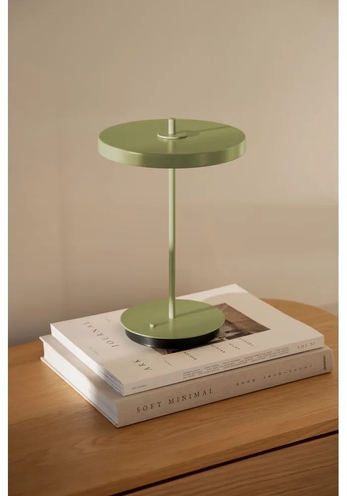 Zielona metalowa lampa stołowa LED z metalowym kloszem (wysokość 31 cm) Asteria Move – UMAGE