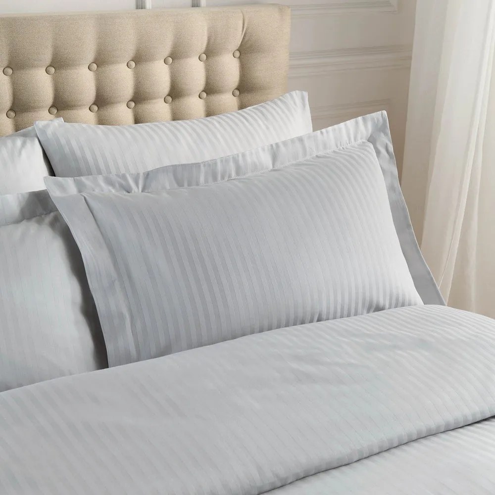 Adamaszkowe poszewki na poduszki zestaw 2 szt. 75x50 cm Satin Stripe – Catherine Lansfield