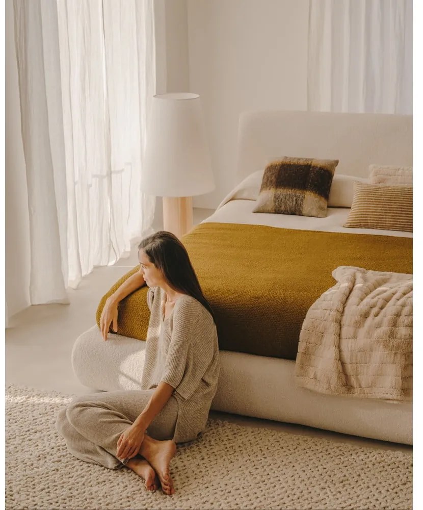 Beżowe tapicerowane łóżko dwuosobowe 180x200 cm Martina – Kave Home