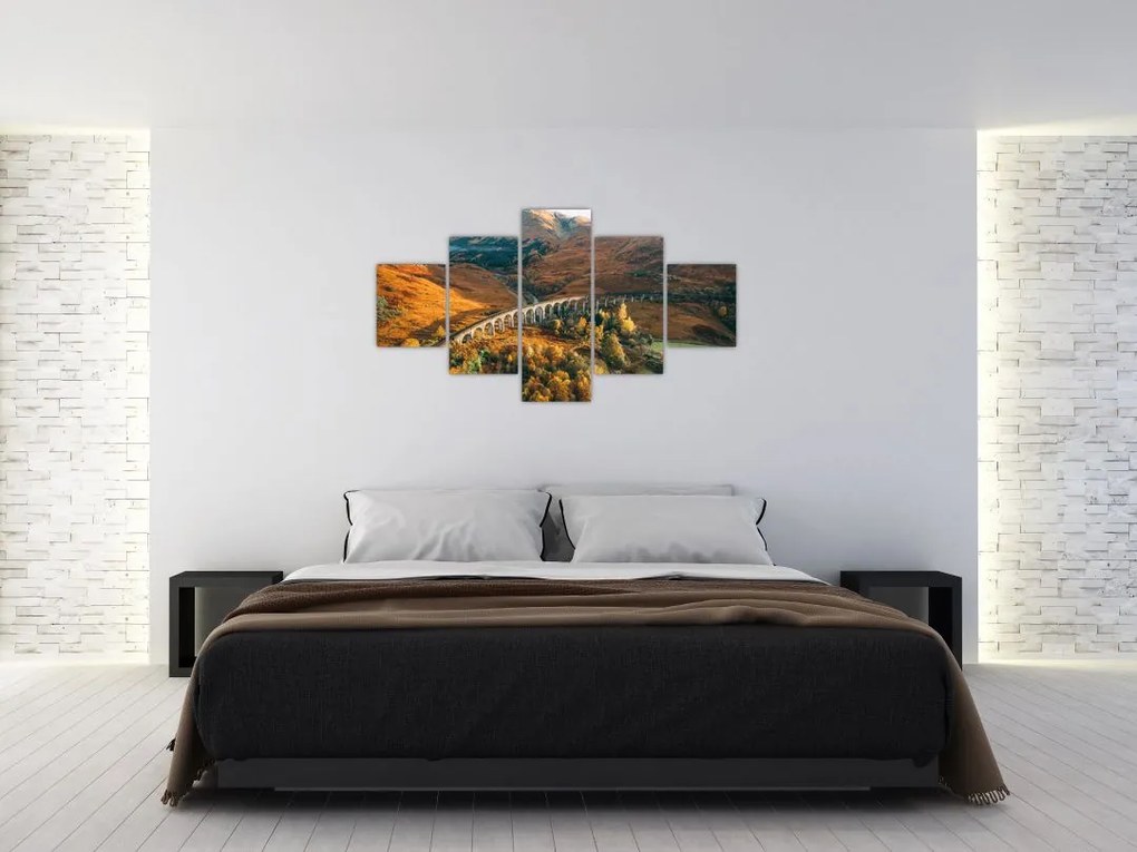 Obraz mostu w szkockiej dolinie (125x70 cm)