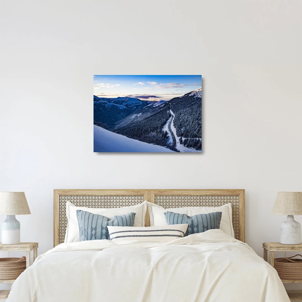 Obraz na szkle ośnieżonego stoku (70x50 cm)