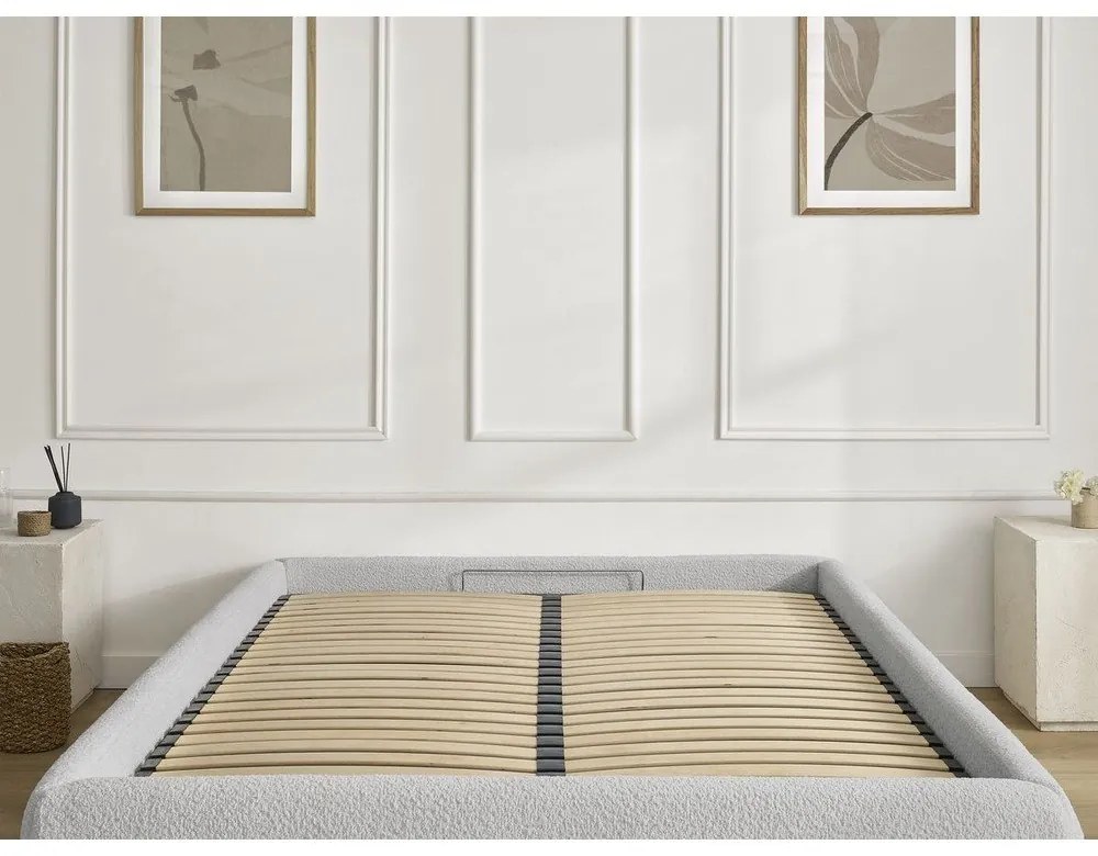 Jasnoszare tapicerowane łóżko dwuosobowe bez zagłówka ze schowkiem i stelażem 160x200 cm Inera – Bobochic Paris