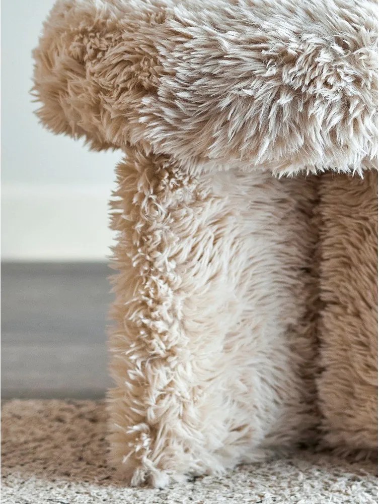Beżowy puf z imitacji futra Frikka – Bloomingville