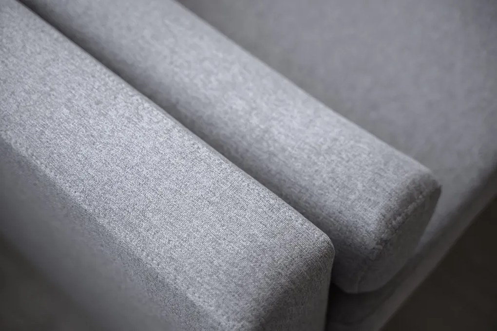 Szara sofa 2-osobowa MANDI VELVET