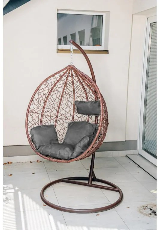 Brązowe wiszące krzesło KOKON