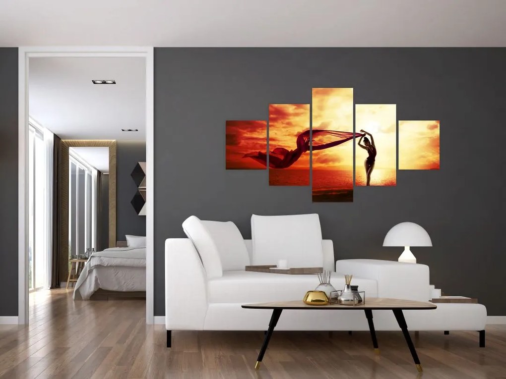 Obraz - Sylwetka kobiety o zachodzie słońca (125x70 cm)