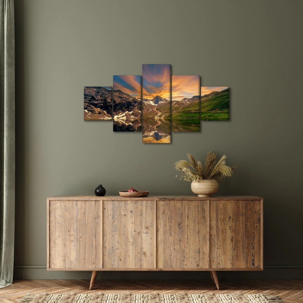 Obraz - Odbicie w górskim jeziorze (125x70 cm)