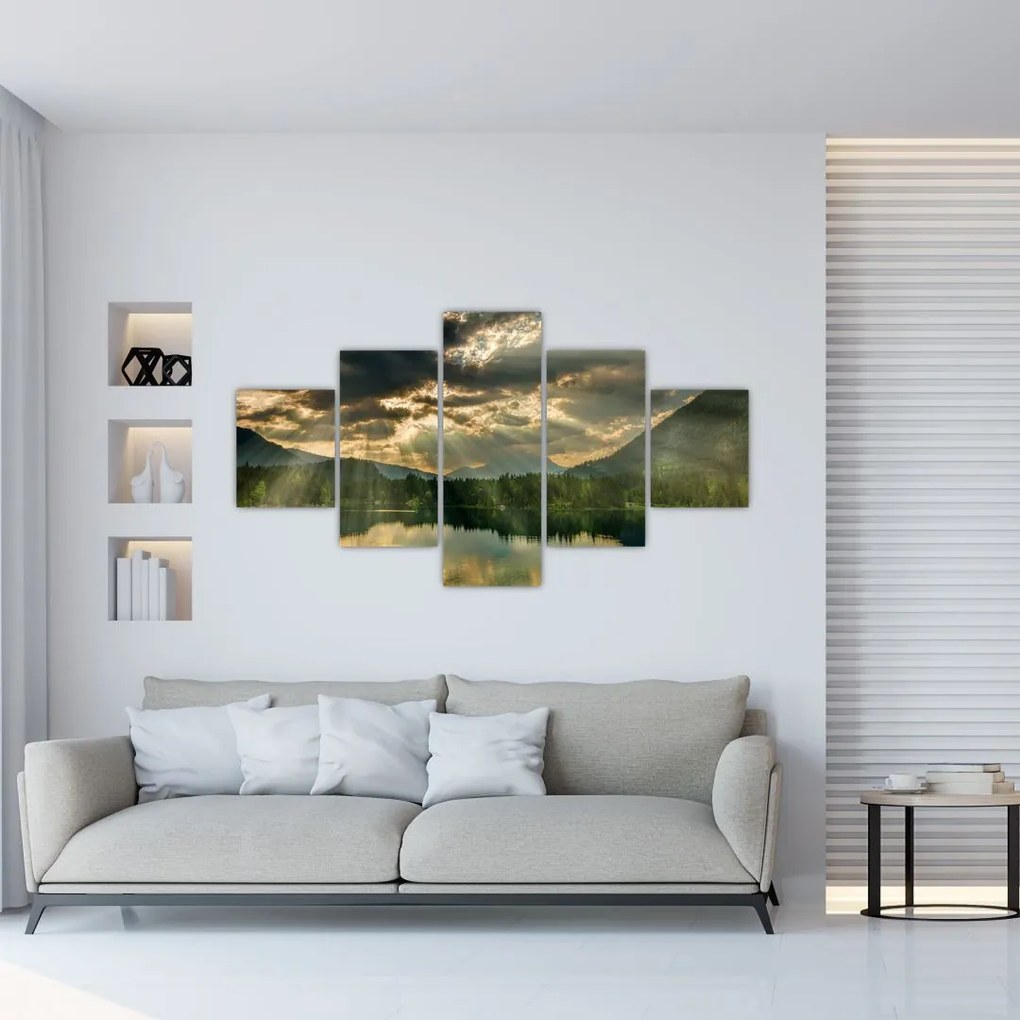 Obraz jeziora, przez które prześwieca słońce (125x70 cm)