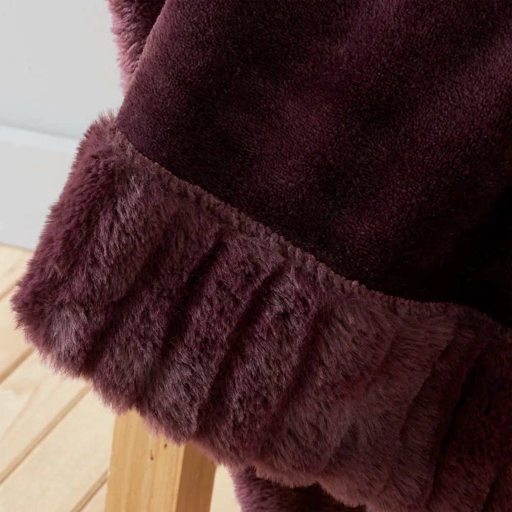 Ciemnofioletowy koc z mikropluszu 150x200 cm Velvet and Faux Fur – Catherine Lansfield