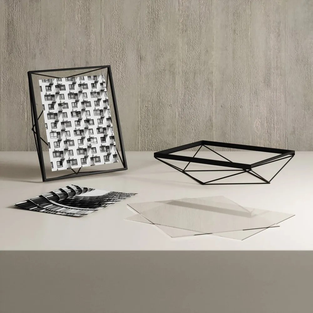 Czarna metalowa ramka stojąca/ścienna 25x30 cm Prisma – Umbra