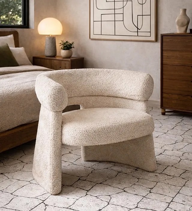 Designerski fotel do salonu Madame, beżowa tkanina szenilowa