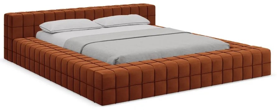Tapicerowane łóżko dwuosobowe w kolorze terakoty ze stelażem 140x200 cm Akela – Makamii
