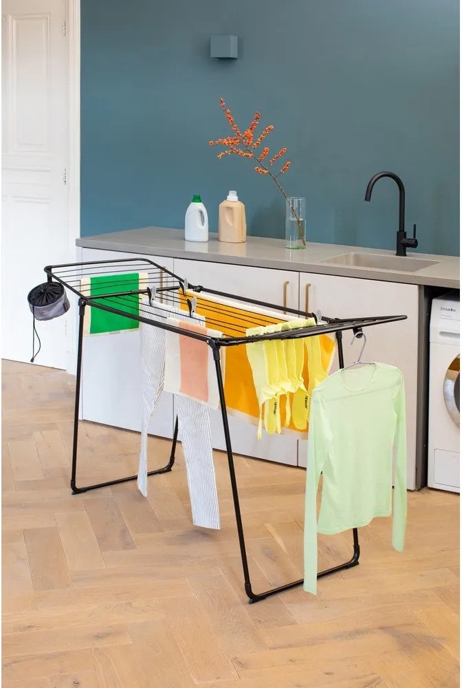 Suszarka na pranie w kolorze matowej czerni 18 m HangOn Too – Brabantia
