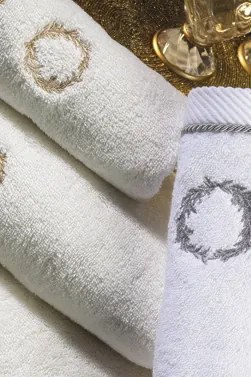 Męski szlafrok SEHZADE w ozdobnym opakowaniu + ręcznik + kapcie Śmietankowy / złoty haft L + kapcie (42/44) + ręcznik + box
