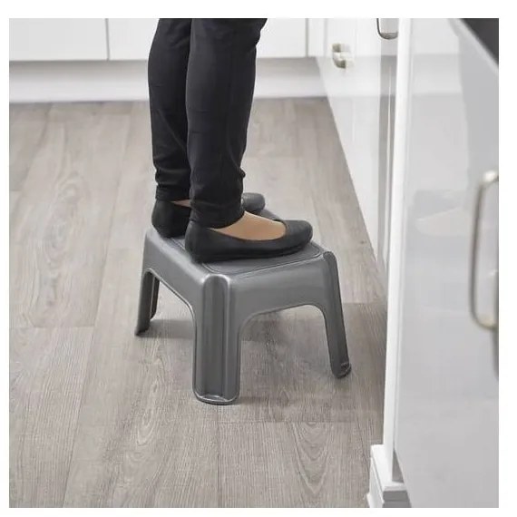 Szary stołek Addis Step Stool Metallic
