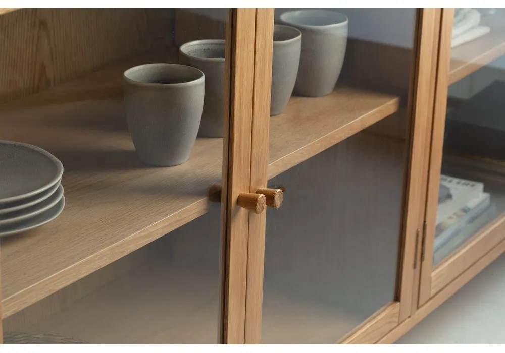 Witryna w dekorze dębu w naturalnym kolorze 180x80x40 cm Ceci – MOME