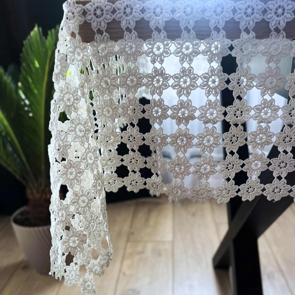 Obrus gipiurowy na metry Kwiatek biały - szer. 150 cm