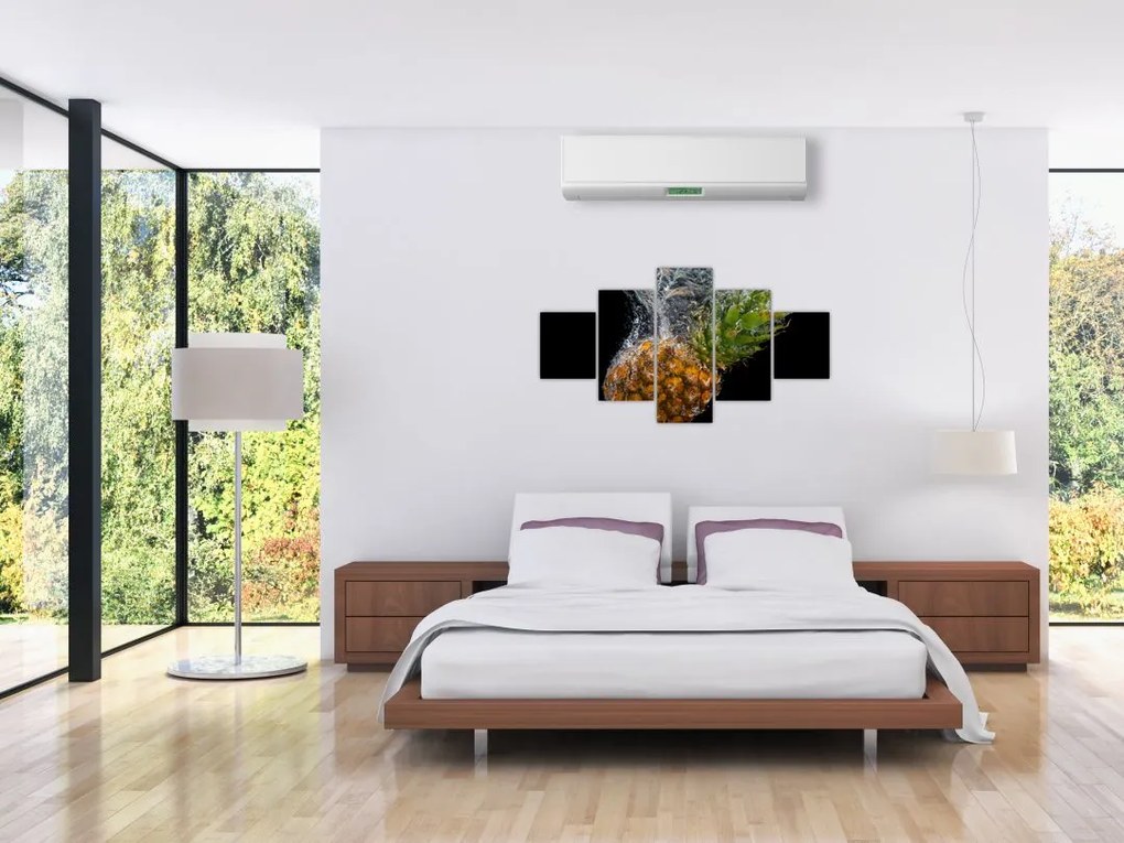 Obraz ananasa w wodzie (125x70 cm)