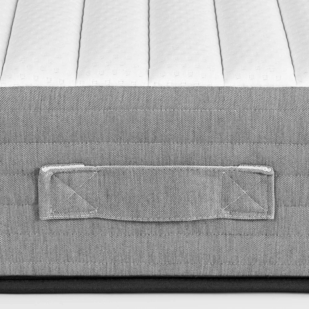 Średnio twardy piankowy materac antyalergiczny/termoregulacyjny 150x200 cm Yoko – Kave Home