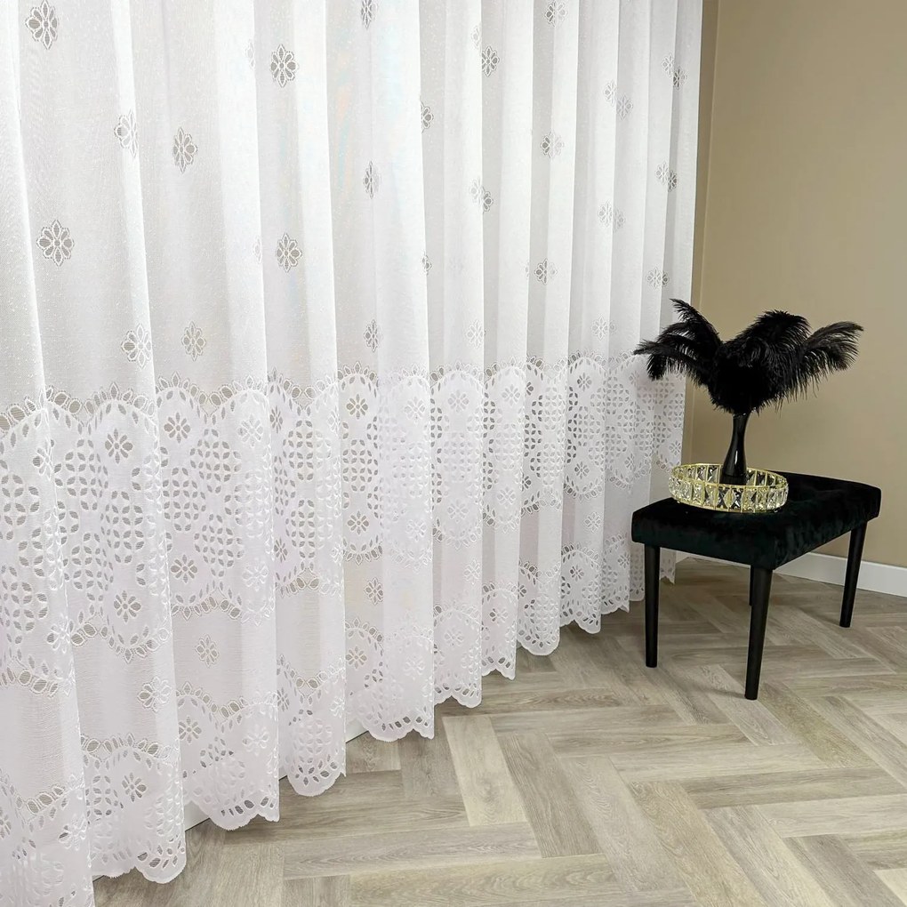 Firana żakard biała z ażurowym wzorem kwiatowy motyw – wys. 250 cm