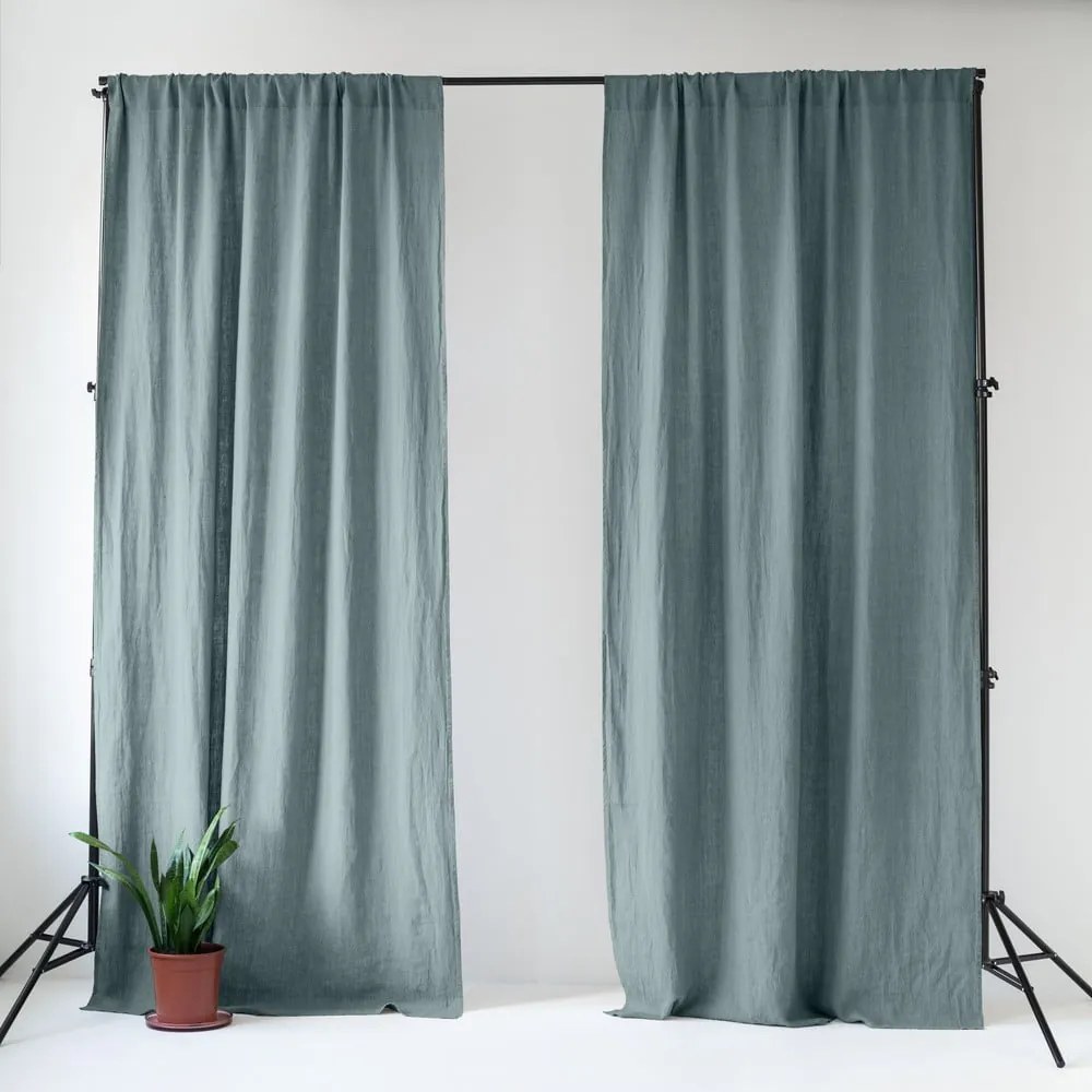 Szaroniebieska lniana zasłona 140x330 cm Blue Fog – Linen Tales