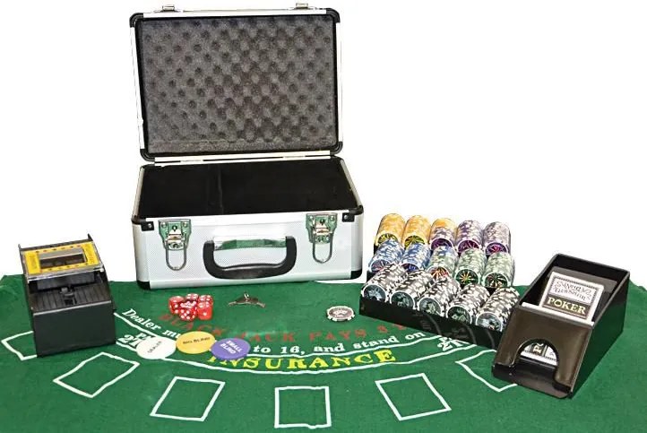 Pokerowy zestaw DELUXE 300 żetonów w walizce z akcesoriami