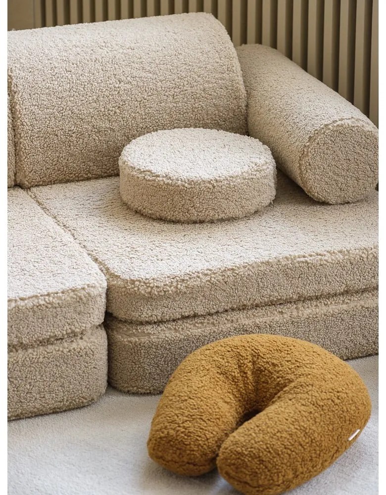 Jasnobrązowa sofa dla dzieci z materiału bouclé 132 cm Settee – Wigiwama