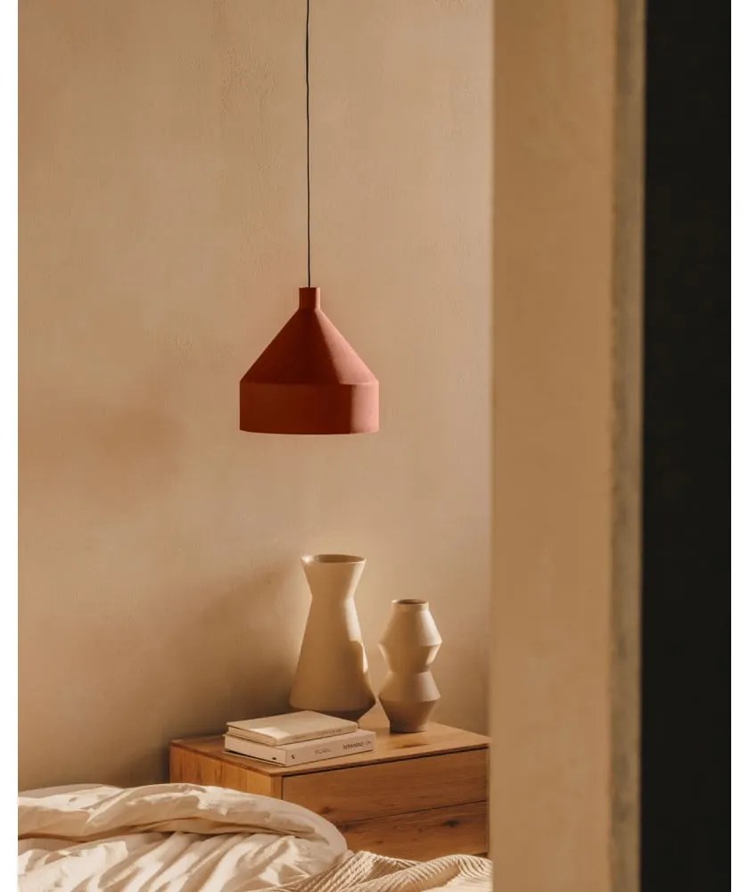Lampa wisząca w kolorze terakoty z metalowym kloszem ø 30 cm Peralta – Kave Home