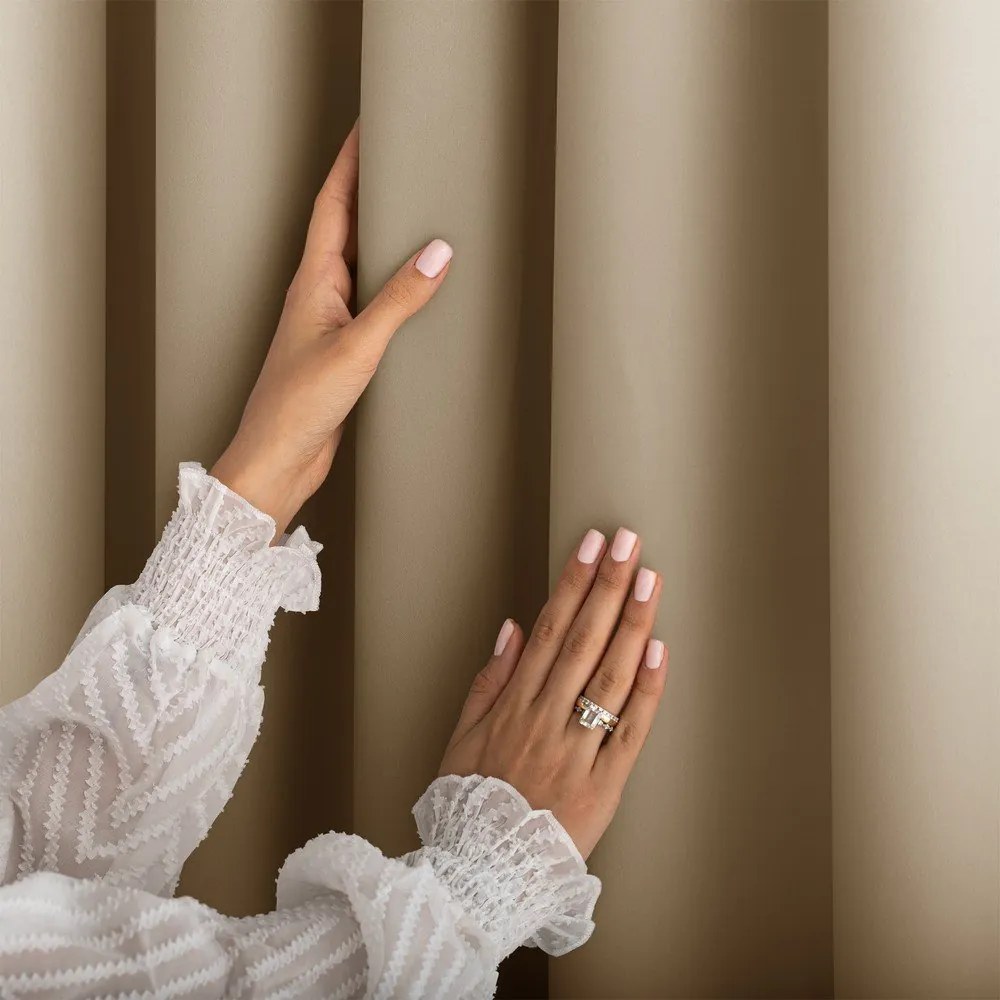 Beżowa zasłona częściowo zaciemniająca (dimout) 140x270 cm Carli – Restilo