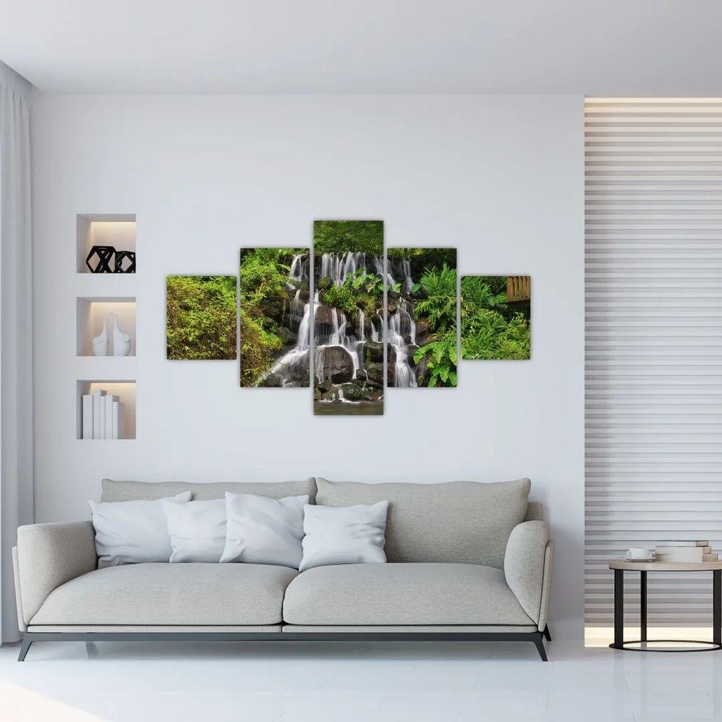 Obraz wodospadów w tropikalnym lesie (125x70 cm)