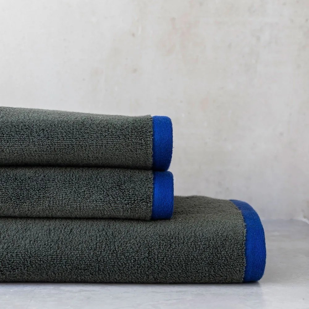 Ciemnozielono-niebieski ręcznik z bawełny organicznej frotte 50x90 cm Soft – Mette Ditmer Denmark