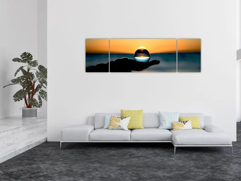 Obraz szklane kule w dłoni (170x50 cm)