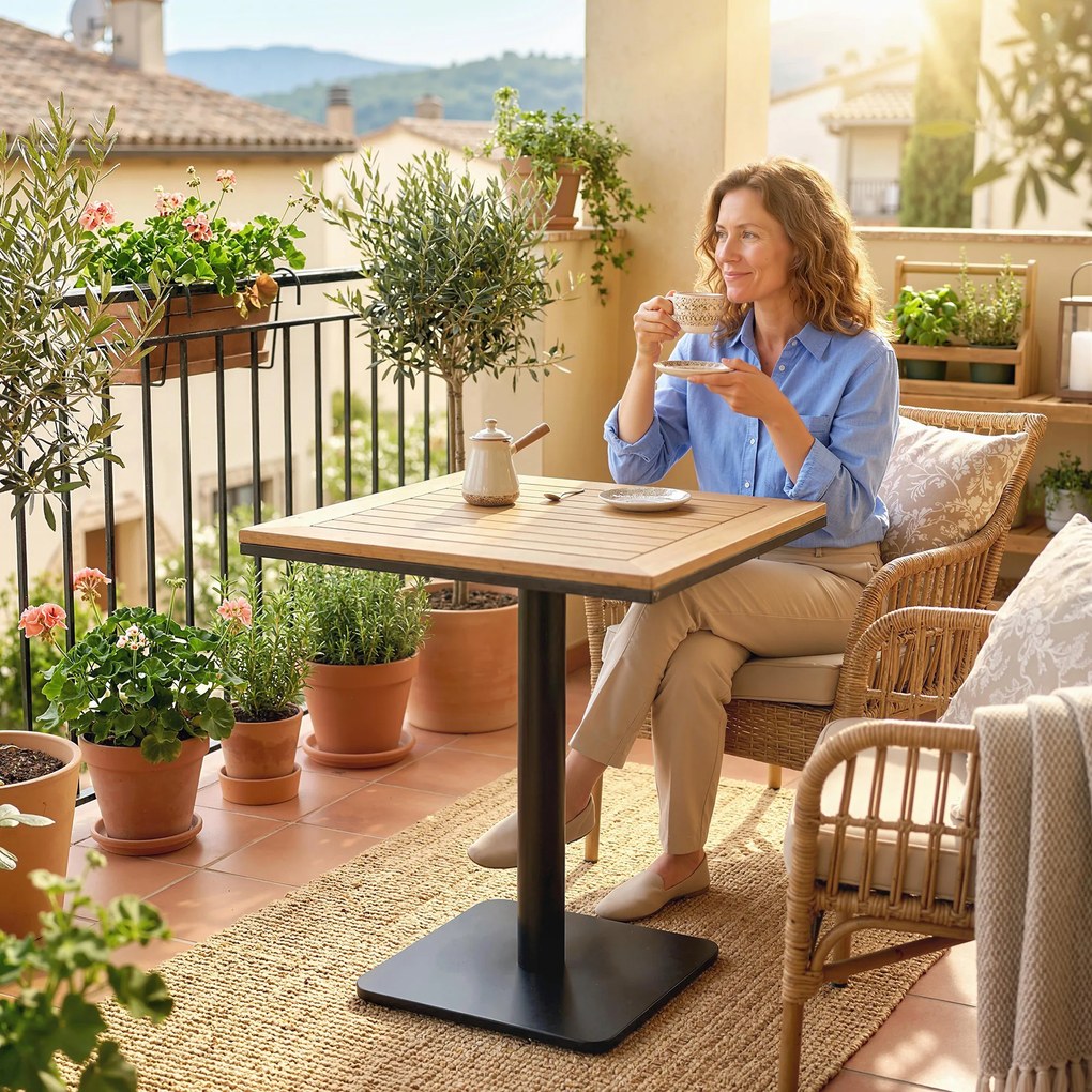 Outsunny Stół balkonowy 70 x 70 cm odporny na warunki atmosferyczne z blatem w wyglądzie drewna, szeroka podstawa, kwadratowy, naturalne drewno | Aosom PL