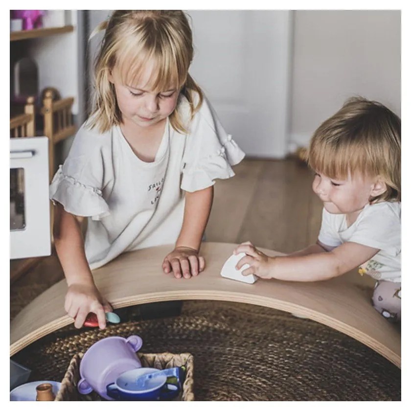 Deska do balansowania z litego drewna sosnowego w naturalnym kolorze 80x30x18 cm Montessori – Meowbaby