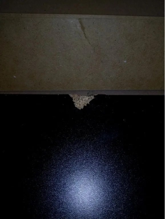 PROMOCJA Wisząca szafka TV MEORATI 150x40 cm, czarna/dąb artisan II. gatunek