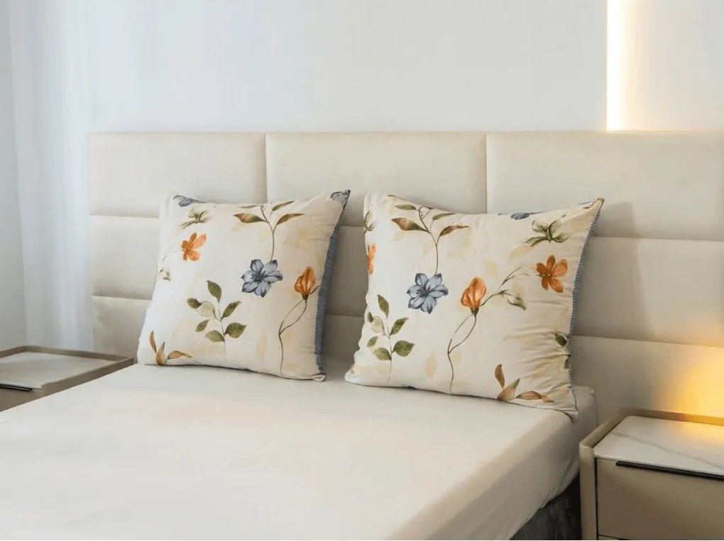 Poszewka na poduszkę z mikrofibry GENTLE LEAVES 40x50 cm, kremowy