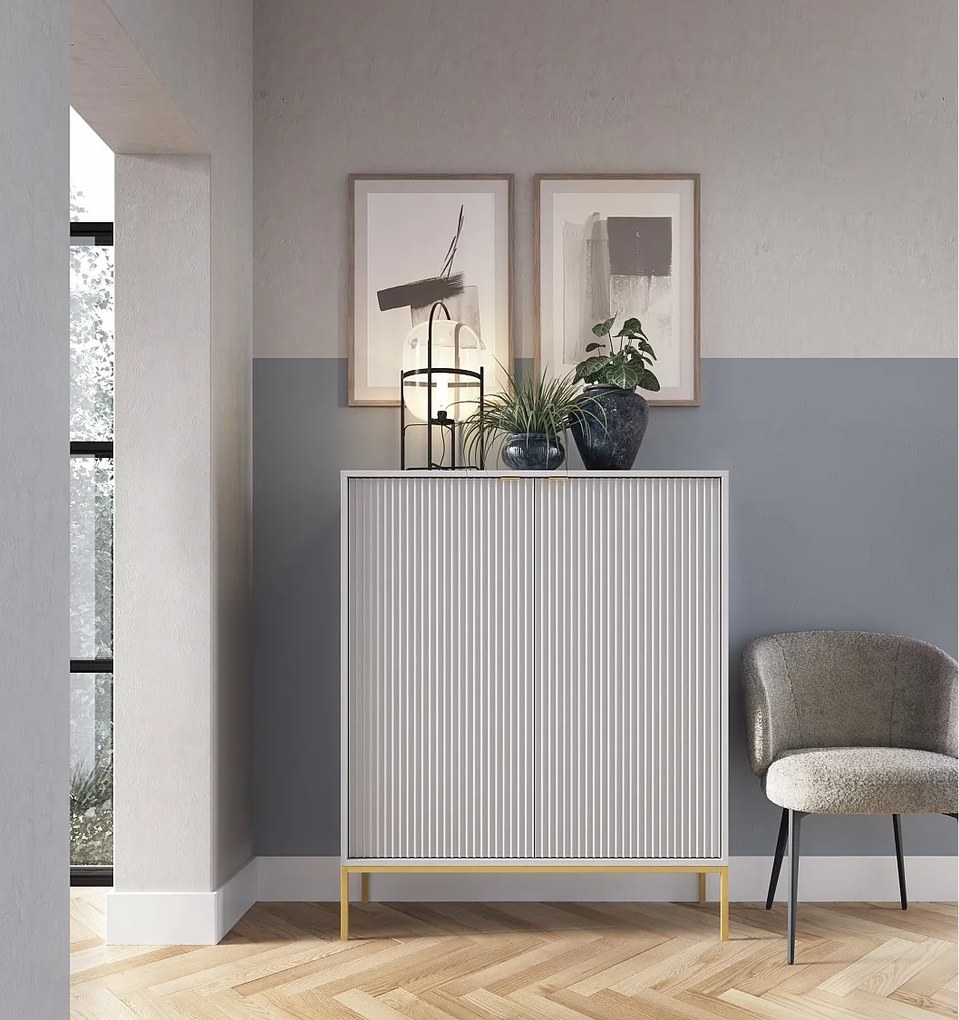 Komoda Wysoka Geriffelt DomoHome NOVA – 2 drzwi, Highboard z złotymi uchwytami, Szary, złote nogi 125x104x39cm - Elegancka do salonu