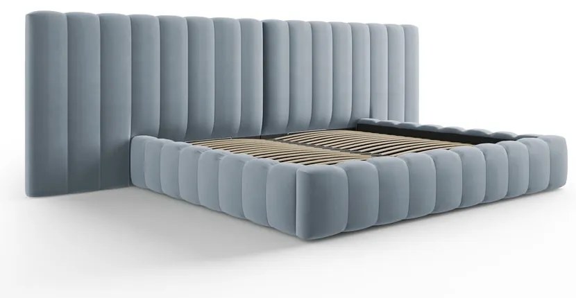 Jasnoniebieskie tapicerowane łóżko dwuosobowe ze schowkiem i stelażem 200x200 cm Gina – Milo Casa