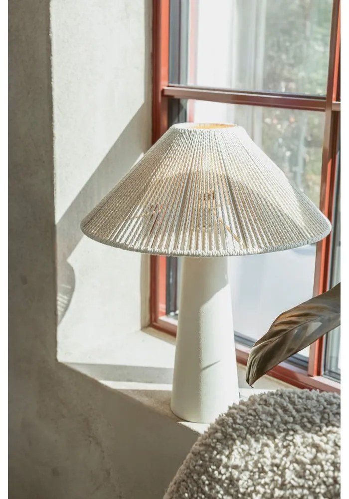 Beżowa lampa stołowa z tekstylnym kloszem (wysokość 50 cm) Favoro – Markslöjd