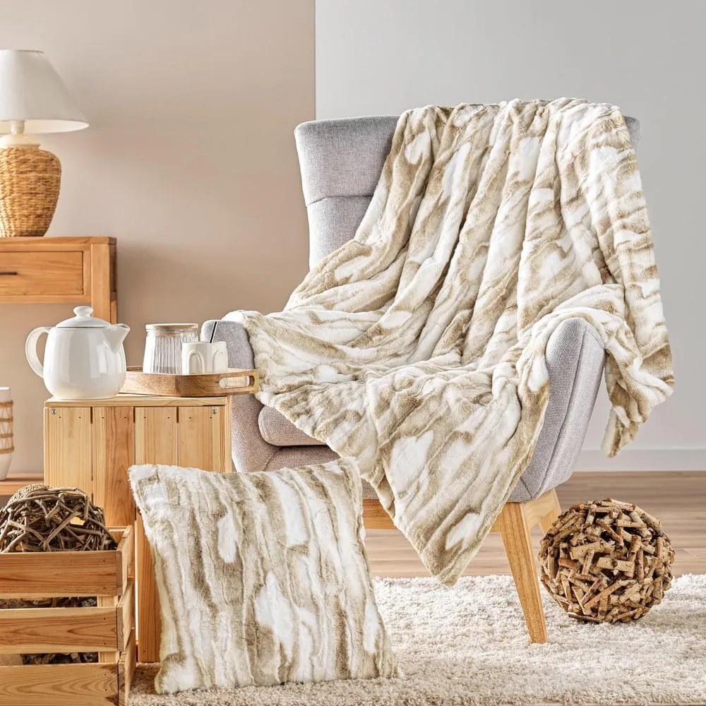 Beżowy koc ze sztucznego futra 180x220 cm Cheyenne – douceur d'intérieur