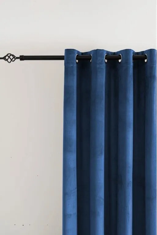 Zaciemniająca zasłona DREAM VELVET 140x250 cm, granatowa Zawieszanie: Metalowe pierścienie