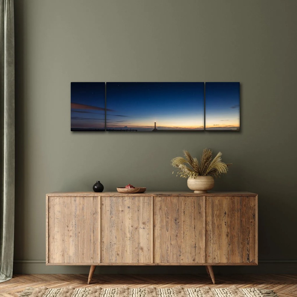 Obraz latarni morskiej w oddali (170x50 cm)