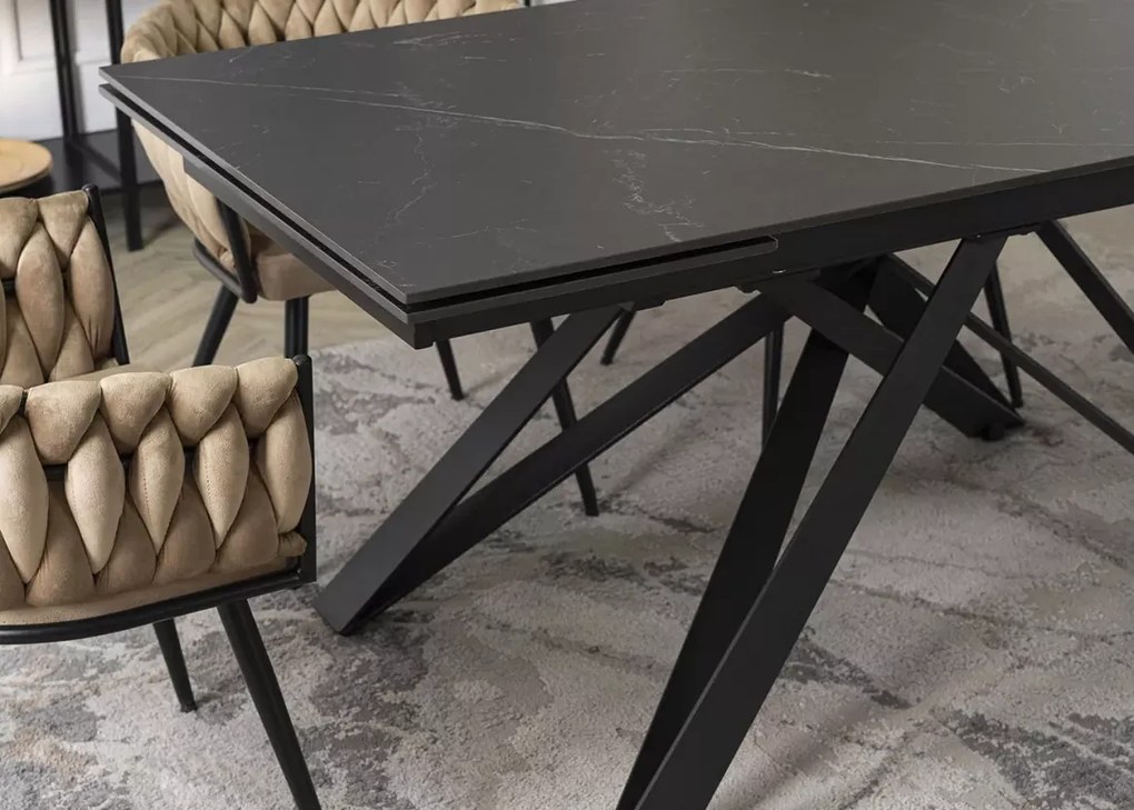Prostokątny stół rozkładany Meru 160-240 cm z czarnym ceramicznym blatem i metalowymi nogami do salonu