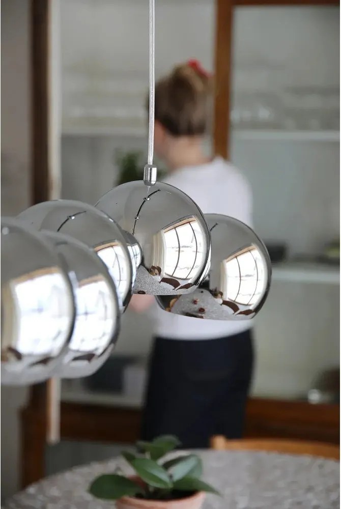 Metalowa lampa wisząca w kolorze srebra z metalowym kloszem Cupolo – Markslöjd